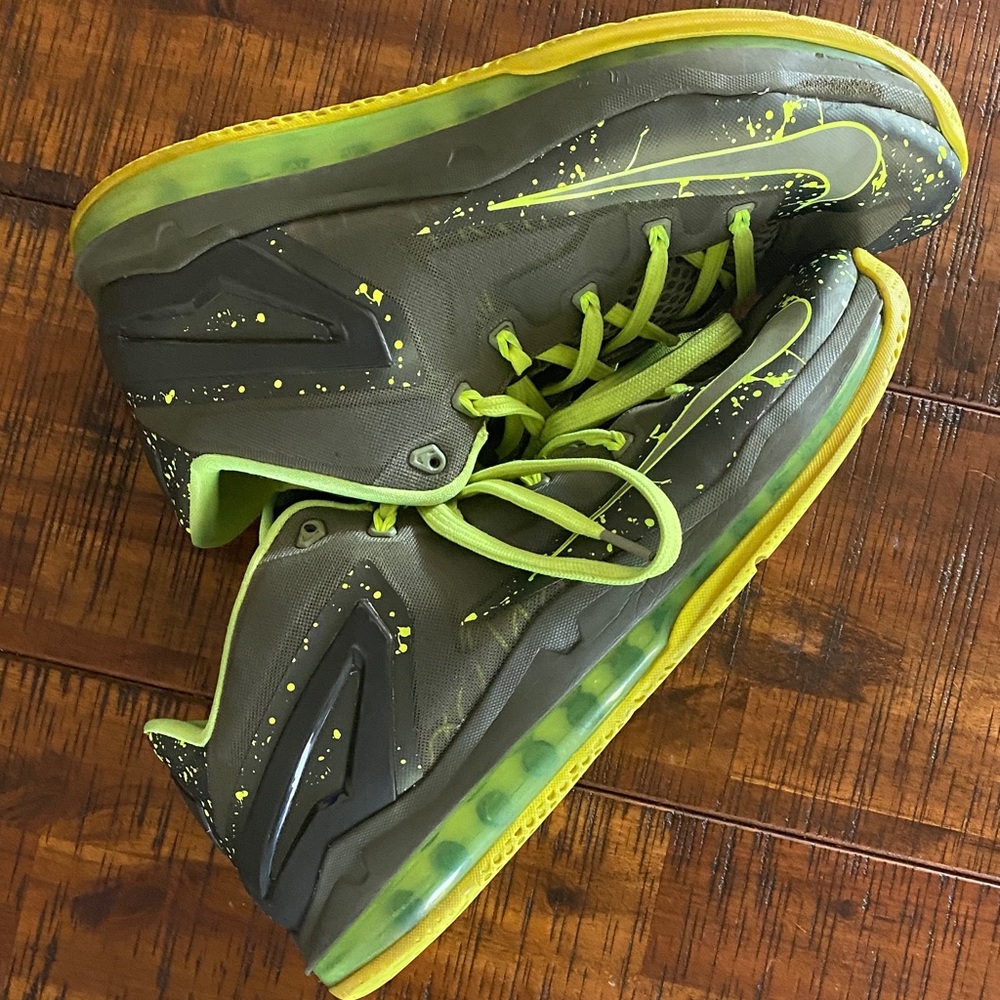 Nike Men Gray and Neon Green Sneakers - Picture 5 of 13